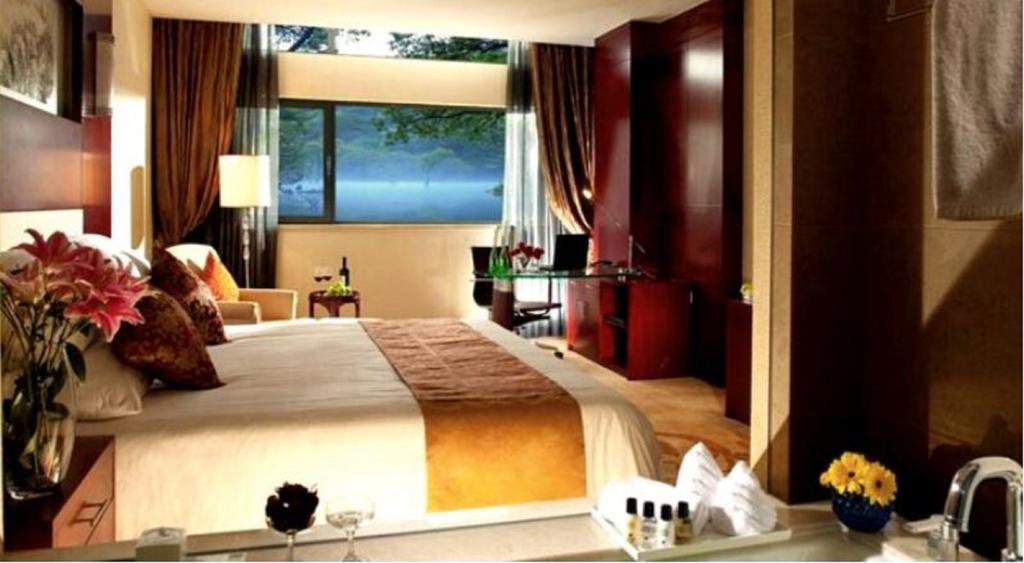 New Century Fengming Resort Zaozhuang Номер фото